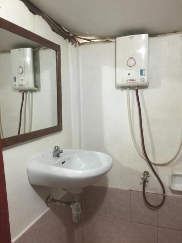 a bathroom with a sink and a mirror at Dalom Guesthouse in Don Det
