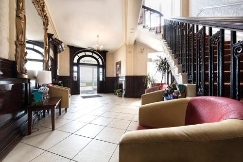 The lobby or reception area at Fishguard Bay Hotel