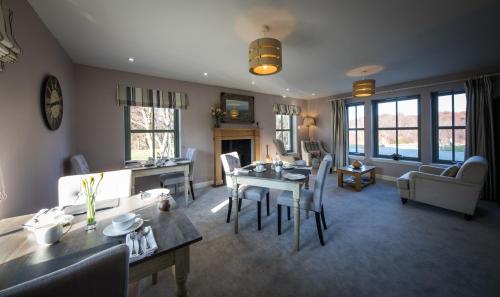 a living room with a table and a dining room at Canowindra in Portree