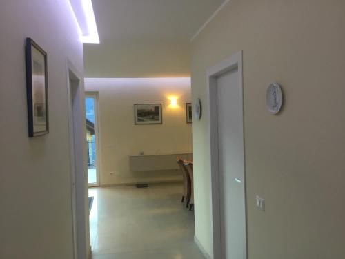 a hallway with a table and a clock on a wall at Colonno Panoramica Lago Di Como in Colonno