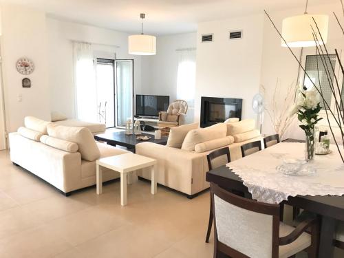 Φωτογραφία από το άλμπουμ του Villa Korais Luxury 3br apt with sea view στη Θεσσαλονίκη