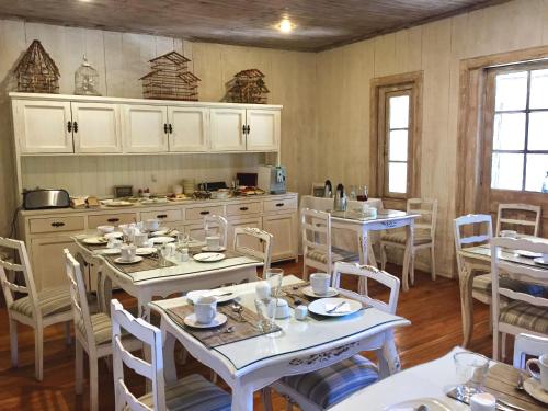 a kitchen with white tables and white cabinets at Hotel Casa Silva in San Fernando