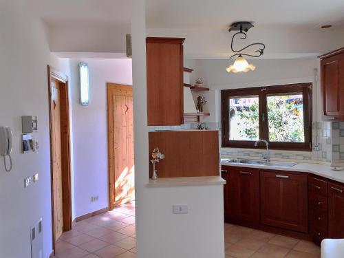 a kitchen with a sink and a counter top at A casa di Galdo e VittoriAnna in LʼAquila