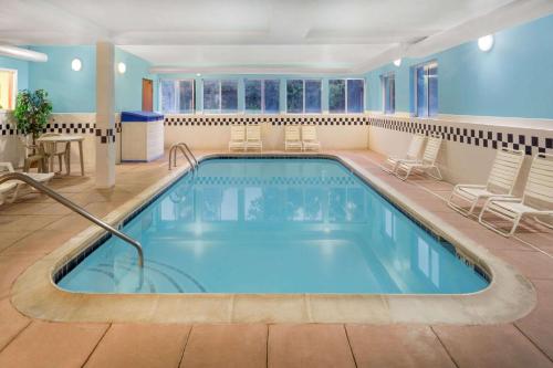 a pool in the middle of a hotel room at Baymont Inn & Suites by Wyndham Huber Heights Dayton Northeast in Huber Heights