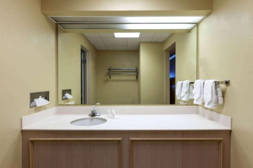 Koupelna v ubytování Extend-a-Suites - Extended Stay, I-40 Amarillo West
