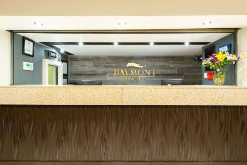 The lobby or reception area at Baymont by Wyndham Louisville East