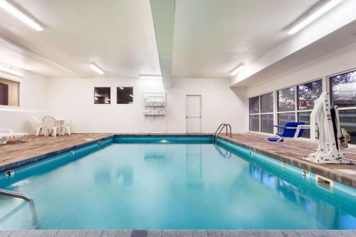 a swimming pool with blue water in a building at Baymont by Wyndham Dale in Dale