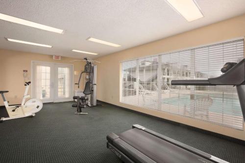 Fitness centrum a/nebo fitness zařízení v ubytování Baymont by Wyndham Gaffney