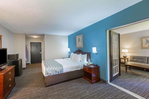 a hotel room with a bed and a television at Baymont by Wyndham Bartonsville Poconos in Bartonsville