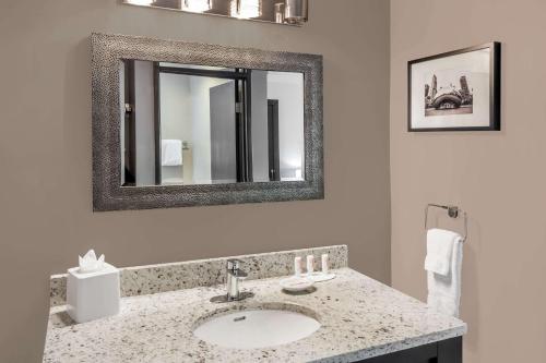 Gallery image of Baymont by Wyndham Glenview in Glenview