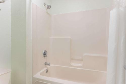 a white shower with a white shower curtain in a bathroom at Baymont by Wyndham Helen in Helen