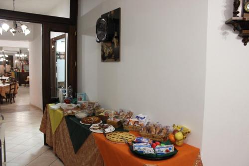 a table with food on it in a room at Albergo Ristorante Pizzeria La Bocca di Bacco in Abbadia San Salvatore