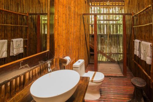 חדר רחצה ב-Refugio Amazonas Lodge