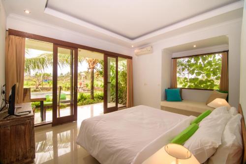 Ένα ή περισσότερα κρεβάτια σε δωμάτιο στο Two Bedrooms Villa Tirtam