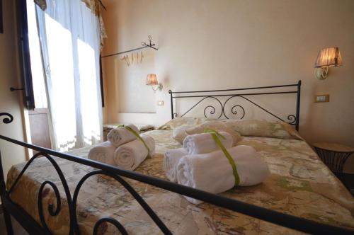 Letto o letti in una camera di Centro Sicilia Rooms-Suites & Terrace
