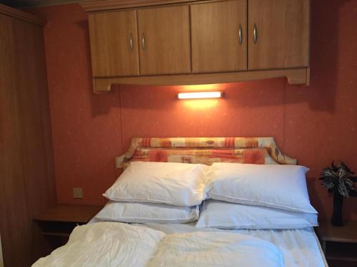 Postel nebo postele na pokoji v ubytování Silver Beach II
