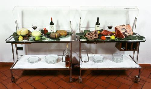 Makanan di atau berdekatan hotel