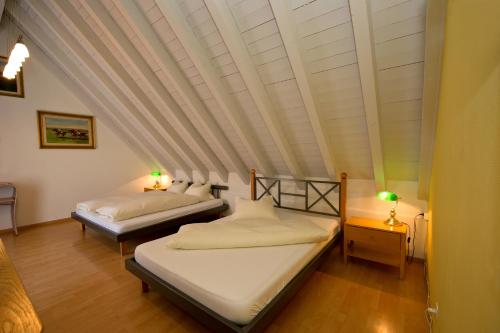 Llit o llits en una habitació de Landgasthof Werdenberg