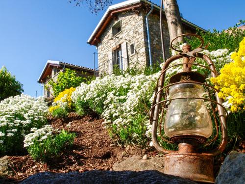 a street light in front of a house with flowers at Agriturismo Treterre in Pianello Del Lario