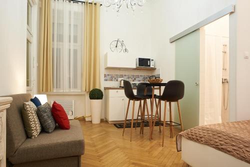 A kitchen or kitchenette at CLAUDIA Apartments Budapest