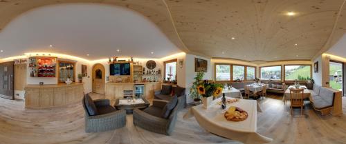 Gallery image of Appartamenti Ciasa Linda in San Martino in Badia