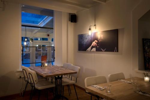 Televisyen dan/atau pusat hiburan di Hotel Brasserie Florian