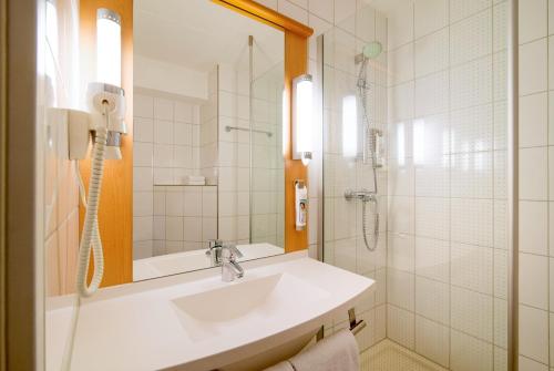 Kylpyhuone majoituspaikassa ibis Utrecht