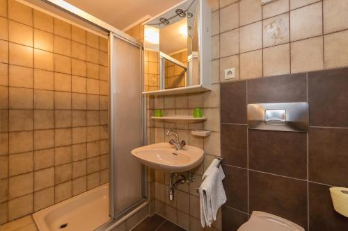 a bathroom with a sink and a toilet at Teufenbachgut in Lend