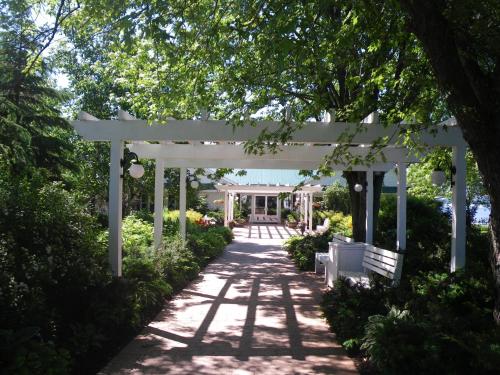 Elmhirst's Resort – Photos 4