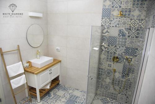 Un baño de White Diamond