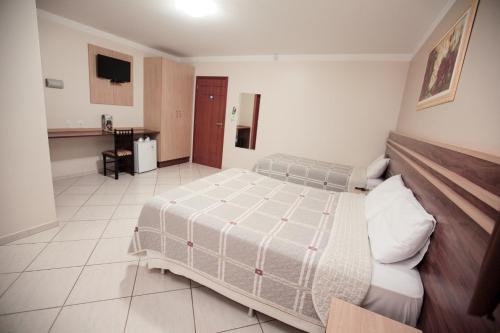 En eller flere senge i et værelse på Hotel Dom Baroni
