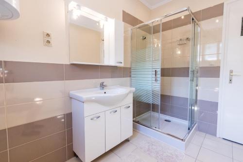 Kúpeľňa v ubytovaní Lara Apartments