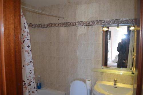 Ένα μπάνιο στο Fano's House - Habitaciones en vivienda particular