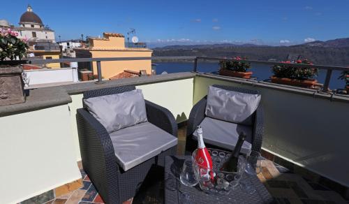 Un balcón o terraza en Atlantis Inn Castelgandolfo