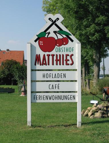 Un certificado, premio, letrero u otro documento en Fewo Obsthof Matthies