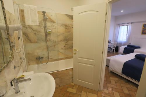 Un baño de Atlantis Inn Castelgandolfo