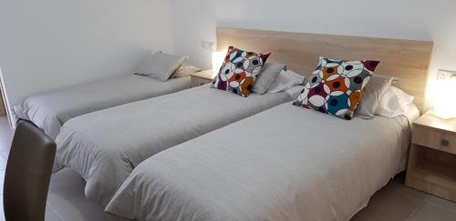 Ένα ή περισσότερα κρεβάτια σε δωμάτιο στο Sunny Napa Apartments