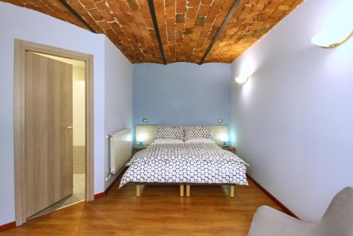 เตียงในห้องที่ L'Uovo di Colombo