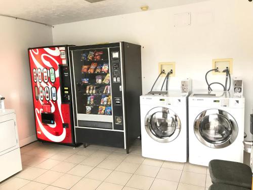 Gambar di galeri bagi Super 8 by Wyndham Whites Creek/ Nashville NW Area di Whites Creek
