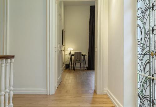 a hallway with white walls and a table in a room at Villa Camoufle in Metz