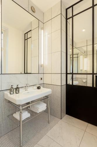 a bathroom with a sink and a mirror at Villa Camoufle in Metz