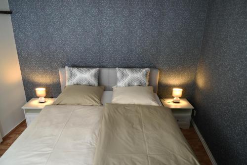 En eller flere senge i et værelse på Ferienwohnung am Schlosspfad