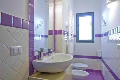 A bathroom at L'Orso e L'Ape B&B