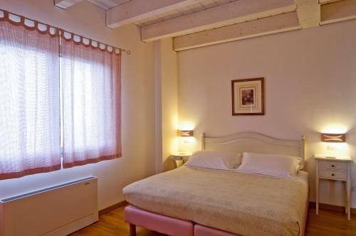 a bedroom with a large bed and a window at L'Orso e L'Ape B&B in Giulianova