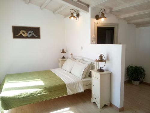 Een bed of bedden in een kamer bij Villa Myrto