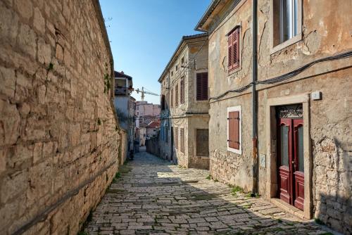 Old City Romantic Studio with FREE private parking
