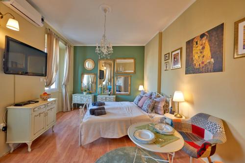 Old City Romantic Studio with FREE private parking
