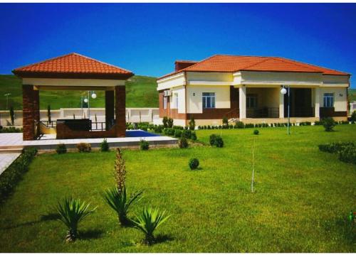 Κήπος έξω από το Shamakhy Sport Villas