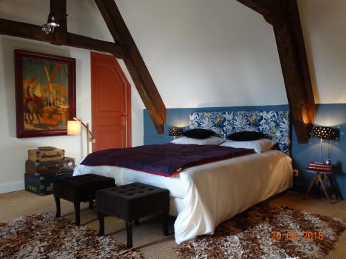 เตียงในห้องที่ Hôtel particulier "le clos de la croix"
