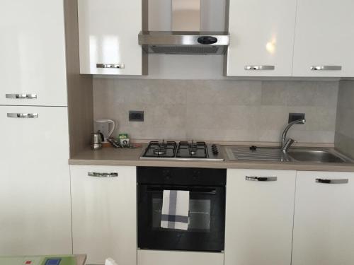 A kitchen or kitchenette at casa stefania